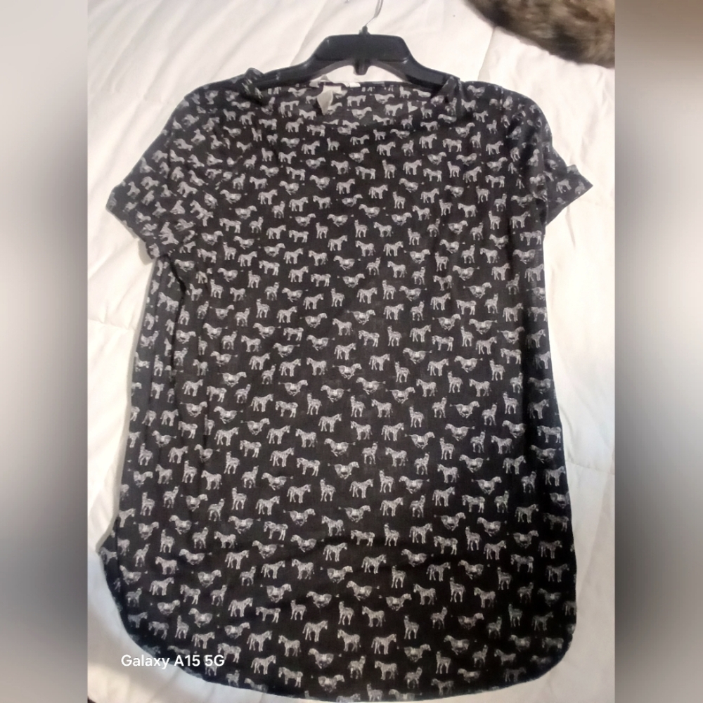 Womens Zebra top! Size M. Somewhat sheer.